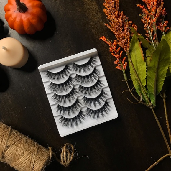 NEW!! ๐ฅ SEMI WISPY MINK FULL LASHES - Picture 3 of 7